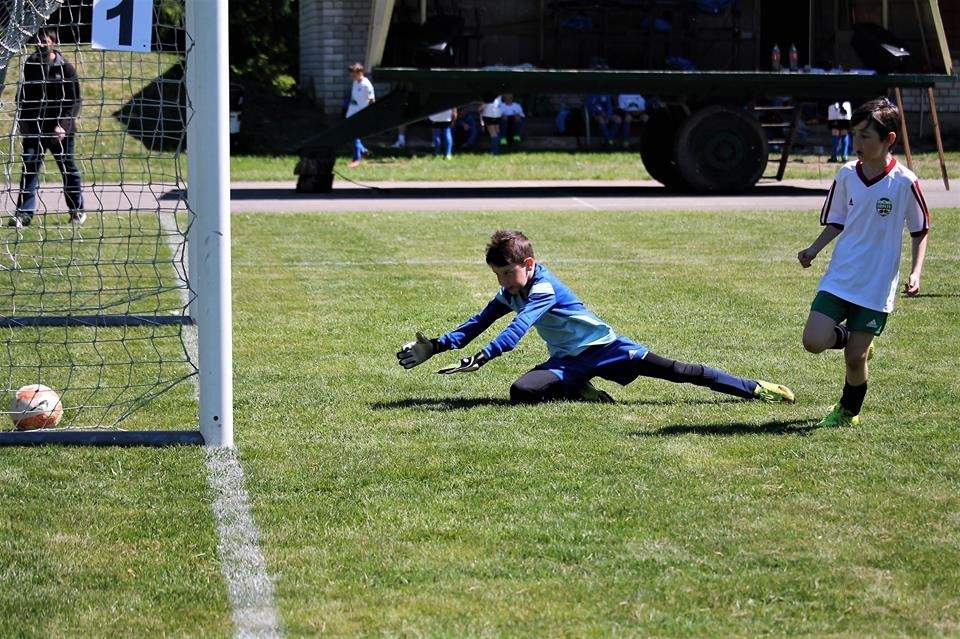 FOTO: Futbola turnīrā "Vaiņodes kauss" triumfē Lietuvas komandas