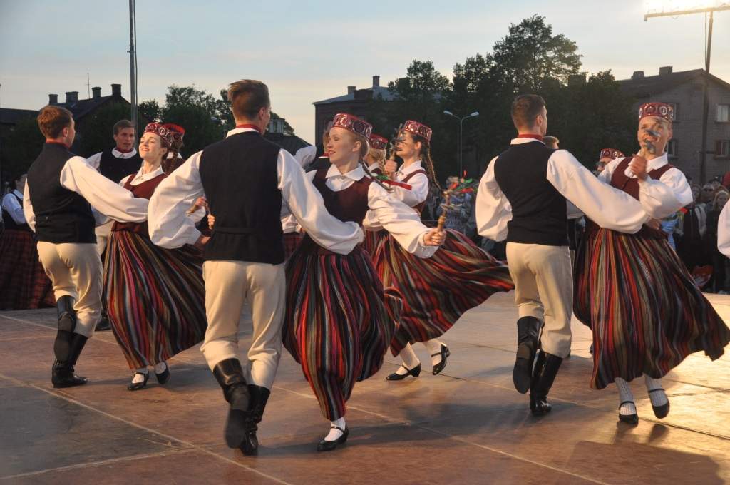 Latvijas simtgades ekspresis piestāj Liepājā