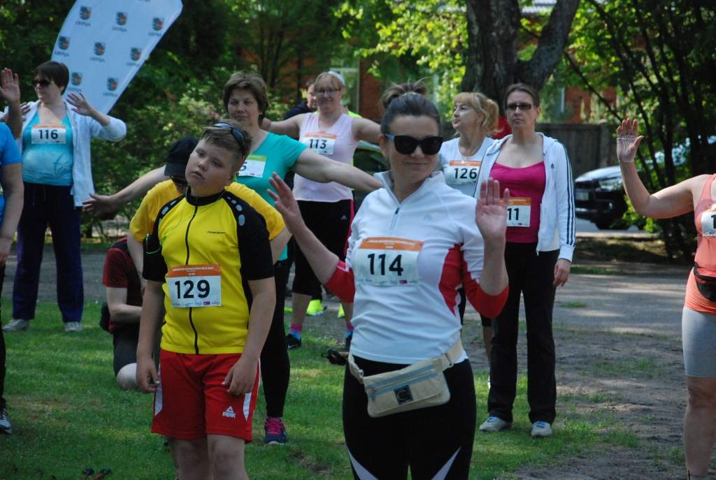 FOTO: Pieveic pirmo nūjošanas festivālu "Vēju maršs"