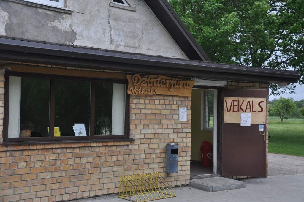 Atver veikalu par godu meitas piedzimšanai
