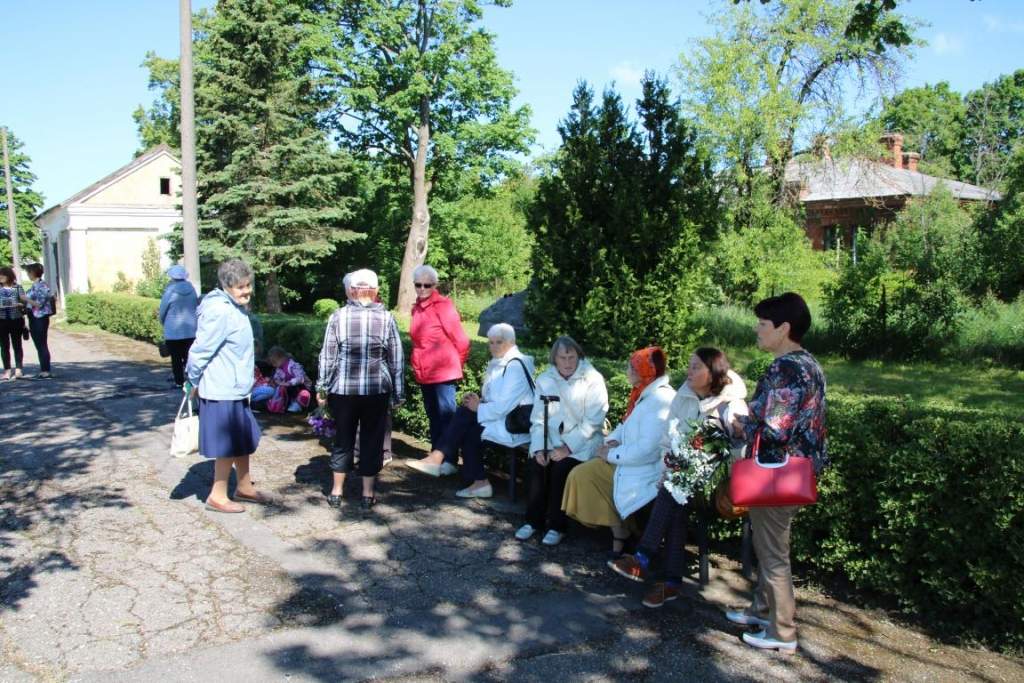 FOTO: Priekulē piemin komunistiskā genocīda upurus