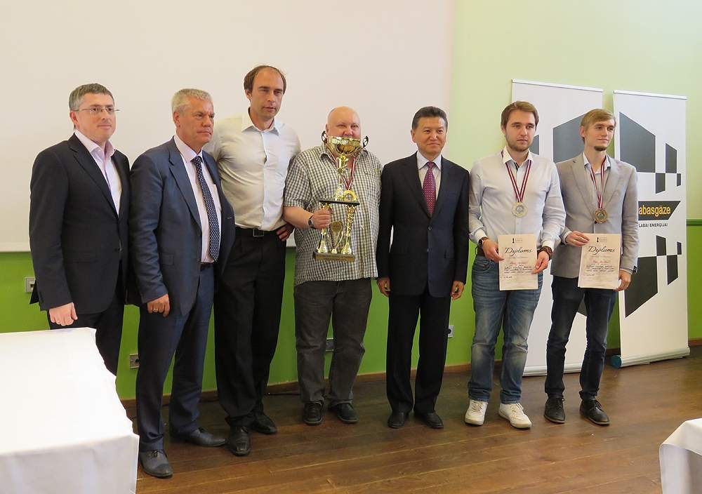 FOTO: Lietuvas vecmeistars Kveinis Liepājā uzvar trešajā Baltijas zonālajā šaha turnīrā