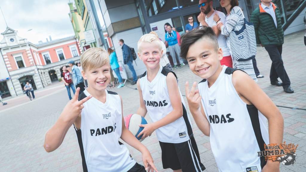 FOTO: Punkti sadalīti "Bruģa bumbas" čempionāta otrajā posmā