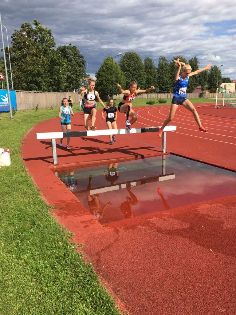 Aizputes novads olimpiādē vieglatlētikas pirmajā dienā tiek pie bronzas medaļas