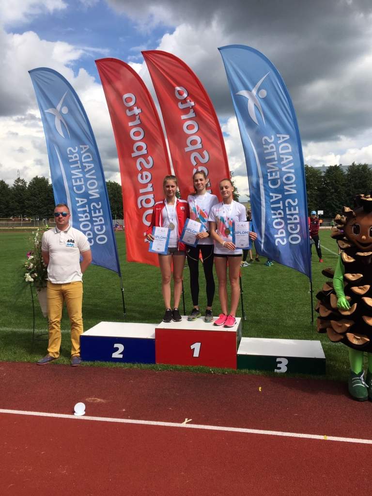 Aizputes novada vieglatlēte Ginta Krūzēna olimpiādē izcīna divas medaļas