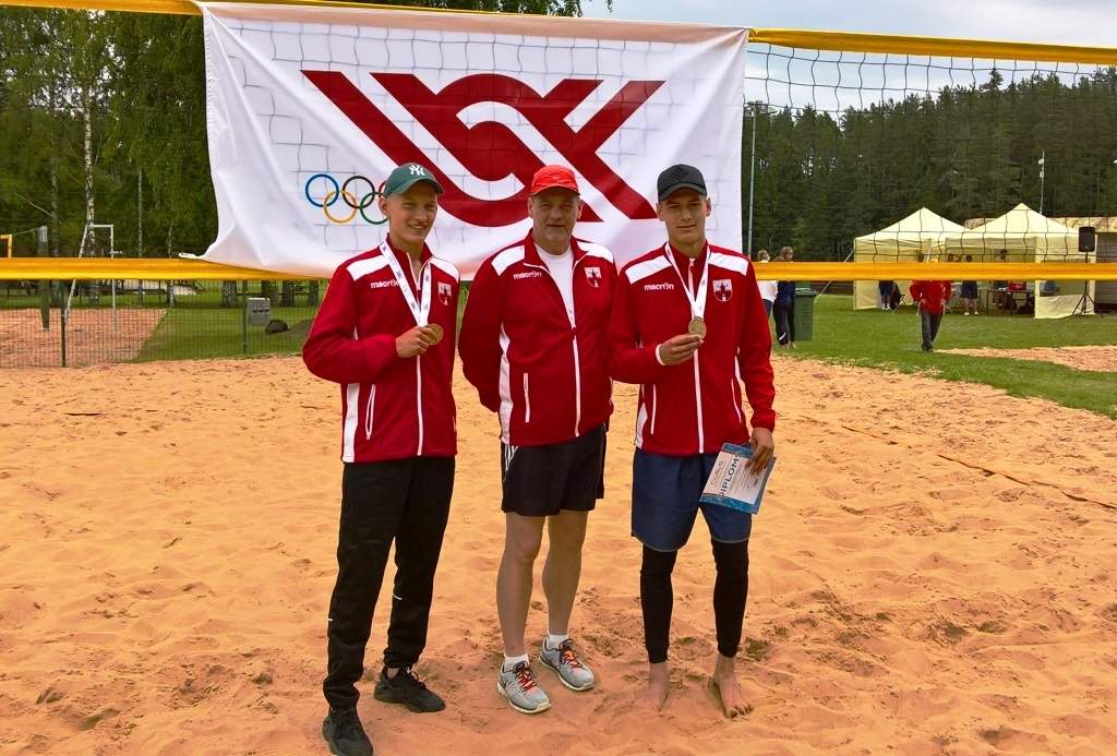 Aizputes novada pludmales volejbolisti olimpiādē izcīna bronzas medaļas