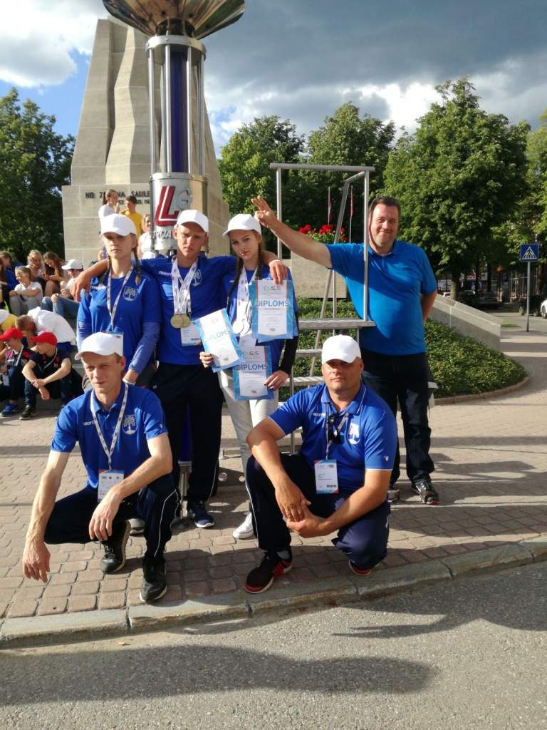 Jaunie olimpieši pārved medaļas