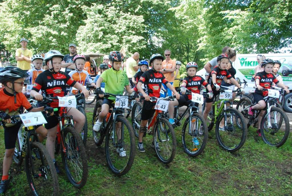 FOTO: Velokrosā dodas pa Virgas barona pēdām