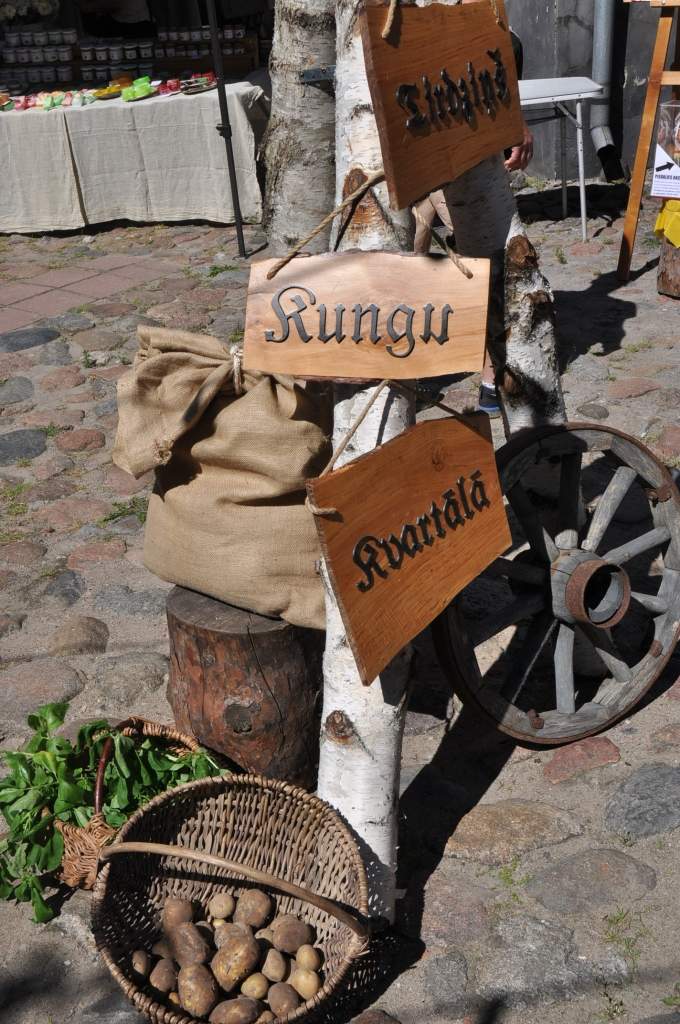 FOTO: Kungu ielas kvartālā svin Kartupeļu balli