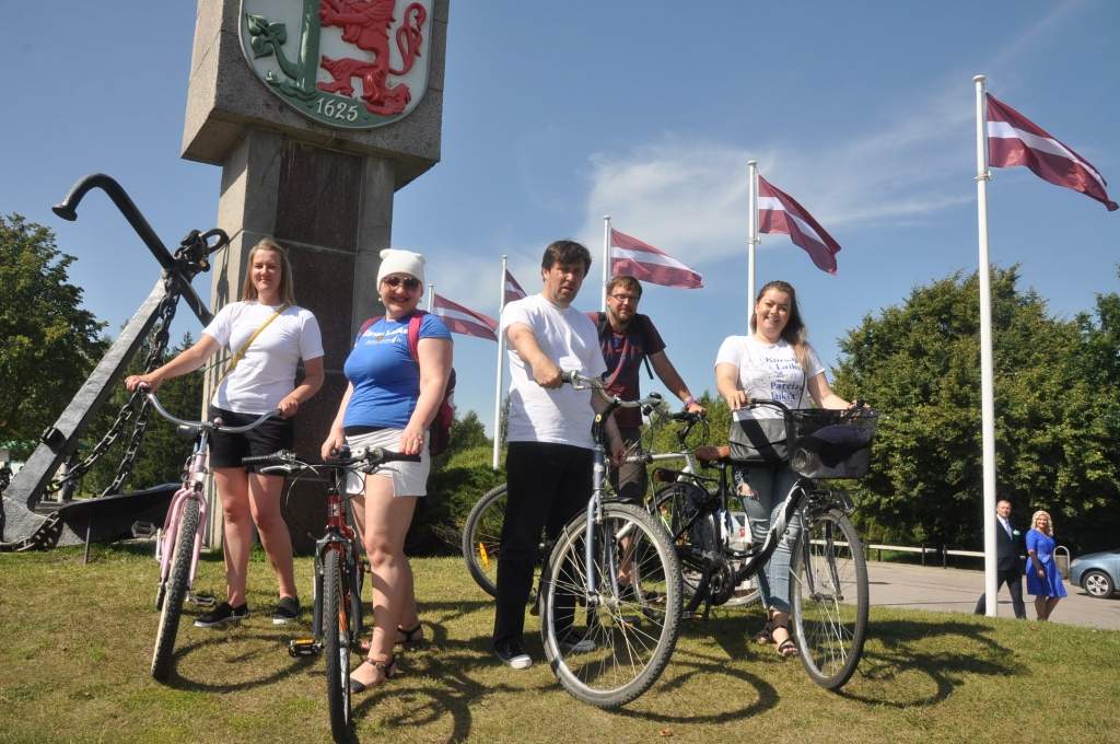 FOTO: Atklāj veloceliņu Liepāja-Grobiņa