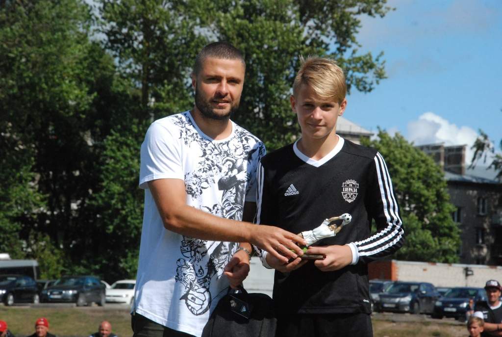 FOTO: Māris Verpakovskis sumina Dobrecova kausa jaunos futbolistus