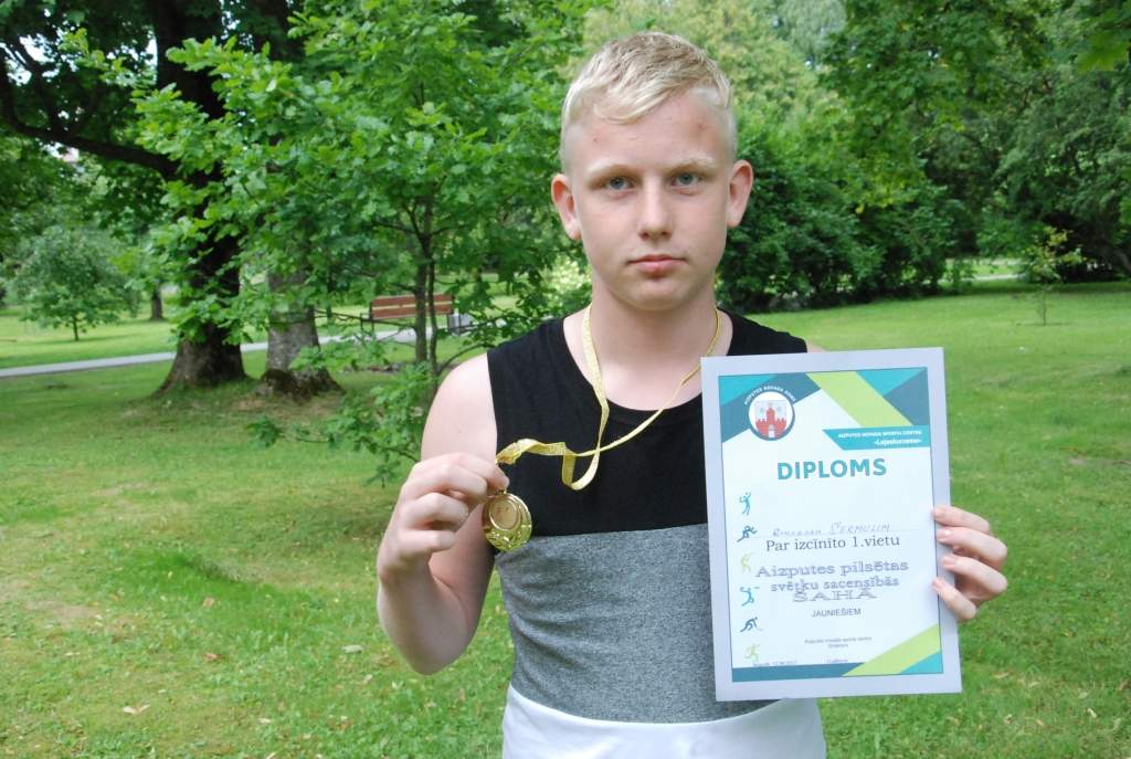 Aizputes pilsētas svētku šaha turnīrā toni nosaka Dobeles pārstāvji