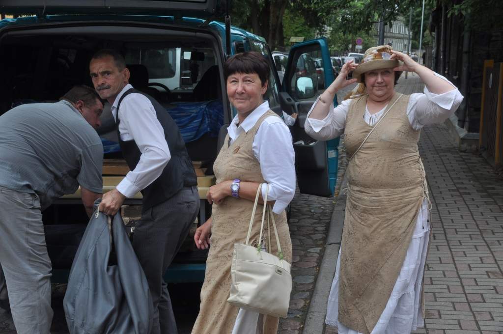 FOTO: Kungu kvartālā ceļ godā smiltsērkšķu ogas