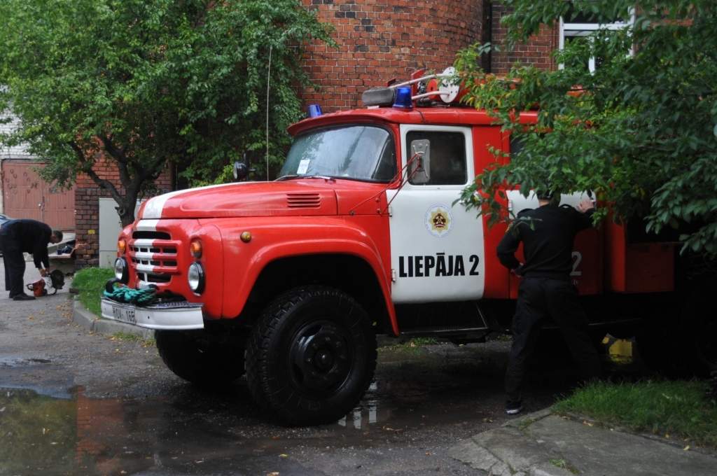 Grobiņas novadā deg labības rugāji, Liepājā - sausā zāle
