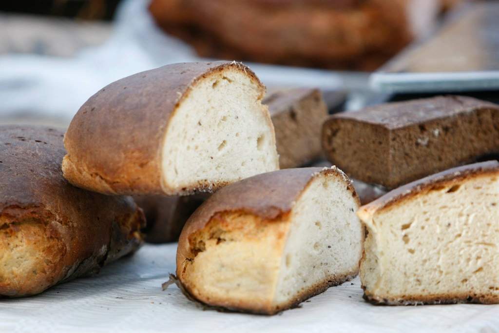 Rožu laukumā apmeklētājus priecēs vasaras ražas tirdziņš