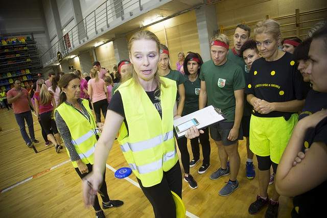 FOTO: Liepājas pedagogi sacenšas sporta spēlēs