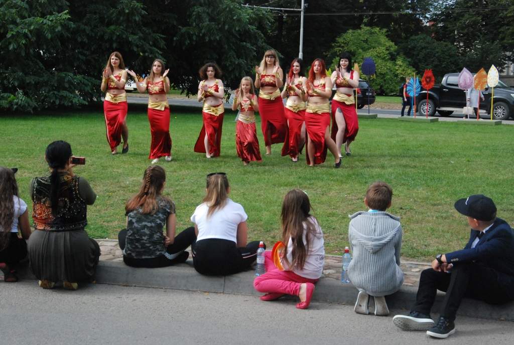 FOTO: Ar jautriem koncertiem un spēlēm ieskandina 1. septembri