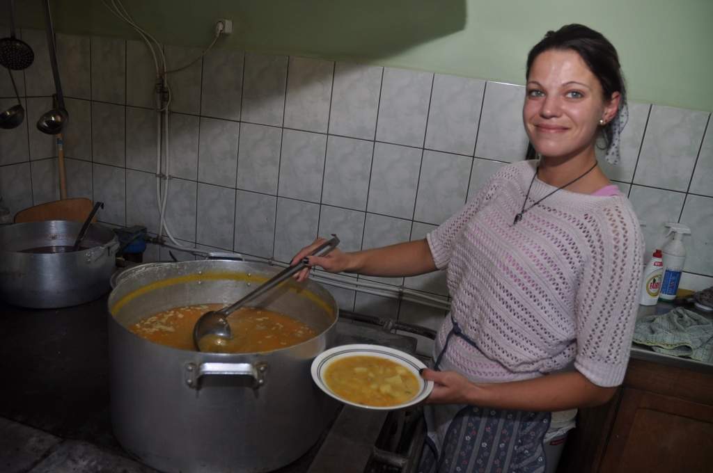 Virtuve, kurā viss jāgatavo daudz
