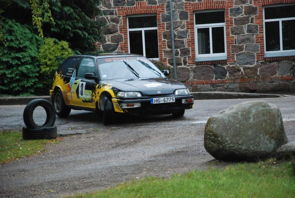 FOTO: Lietainos laikapstākļos pieveic miniralliju "Karosta 2017"