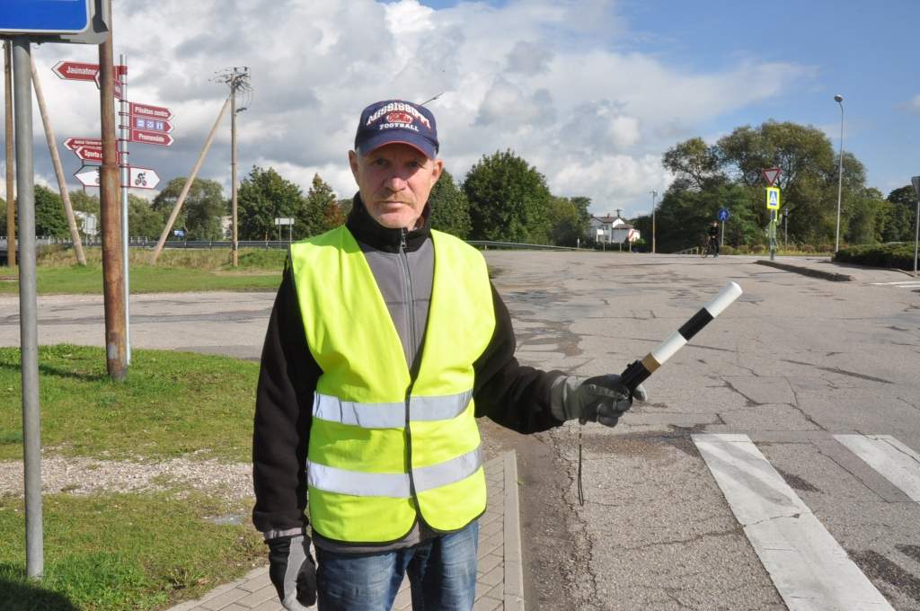 Gaismas cilvēks skolēnu drošībai