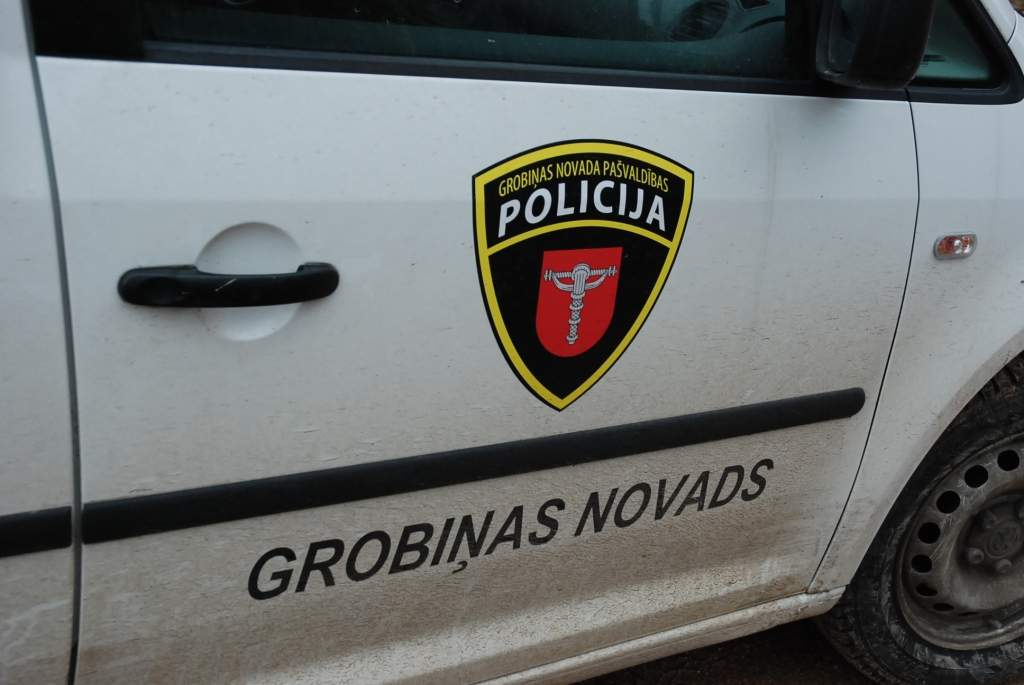 Grobiņas pagastā pieķerts šoferis reibumā un bez tiesībām