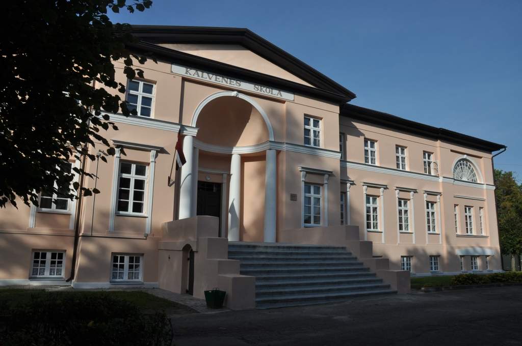 Kalvenes skola 95 gadu laikā saglabā spēcīgu kodolu