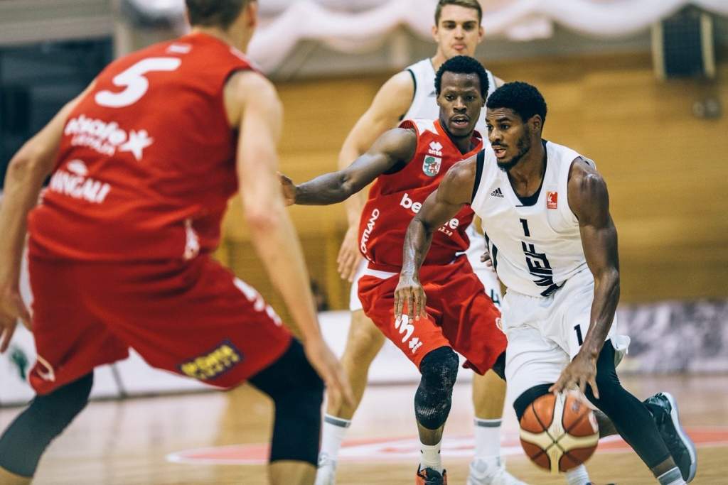 "Betsafe/Liepāja" smagi zaudē "VEF Rīgai"