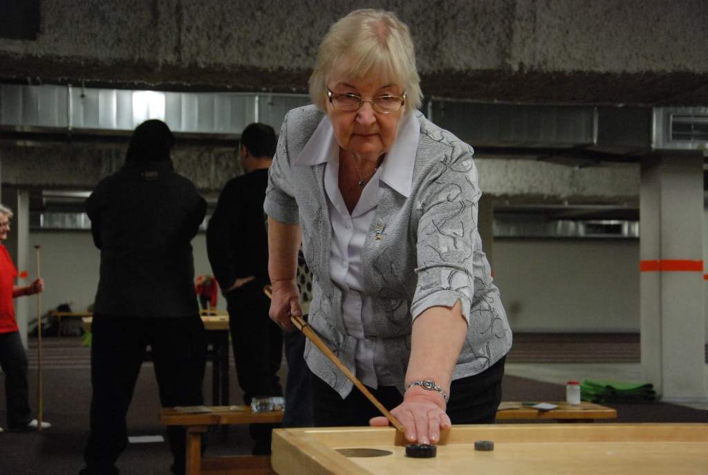 Dāmas un vīri aizvadīs Latvijas čempionāta novusā astotdaļfinālu