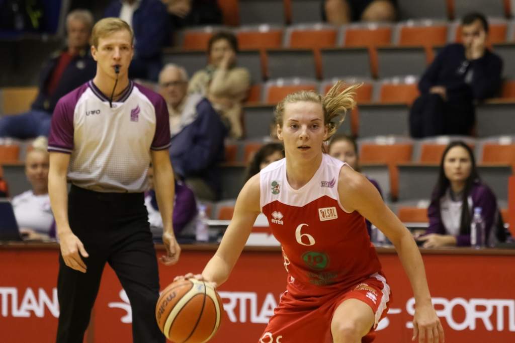 ''Liepājas Papīrs''/LSSS sagrauj ''TTT Juniores'' basketbolistes apvienotā čempionāta spēlē