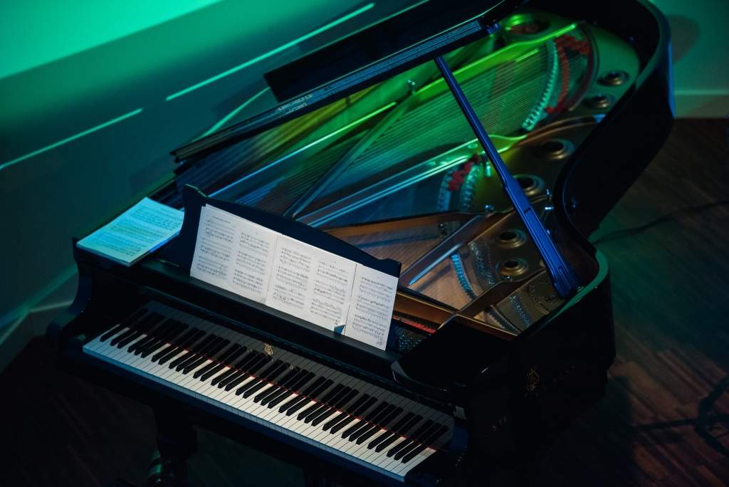 FOTO: Ar apvienības ''Art-i-Shock'' koncertu atklāj kamerzāles 3. koncertsezonu