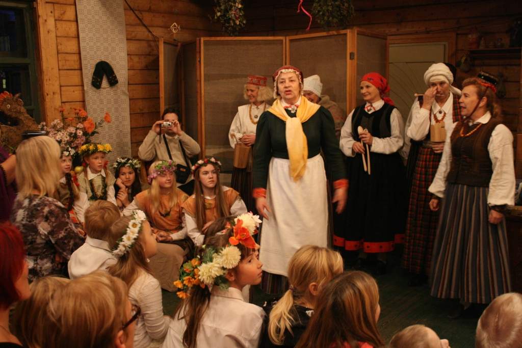 Aicina uz ziņģu pēcpusdienu ''Namīnā"