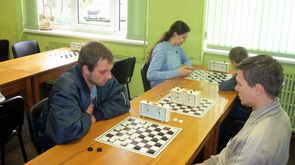 FOTO: Aizputē noslēdzas "Tempo" kausa izcīņa dambretē