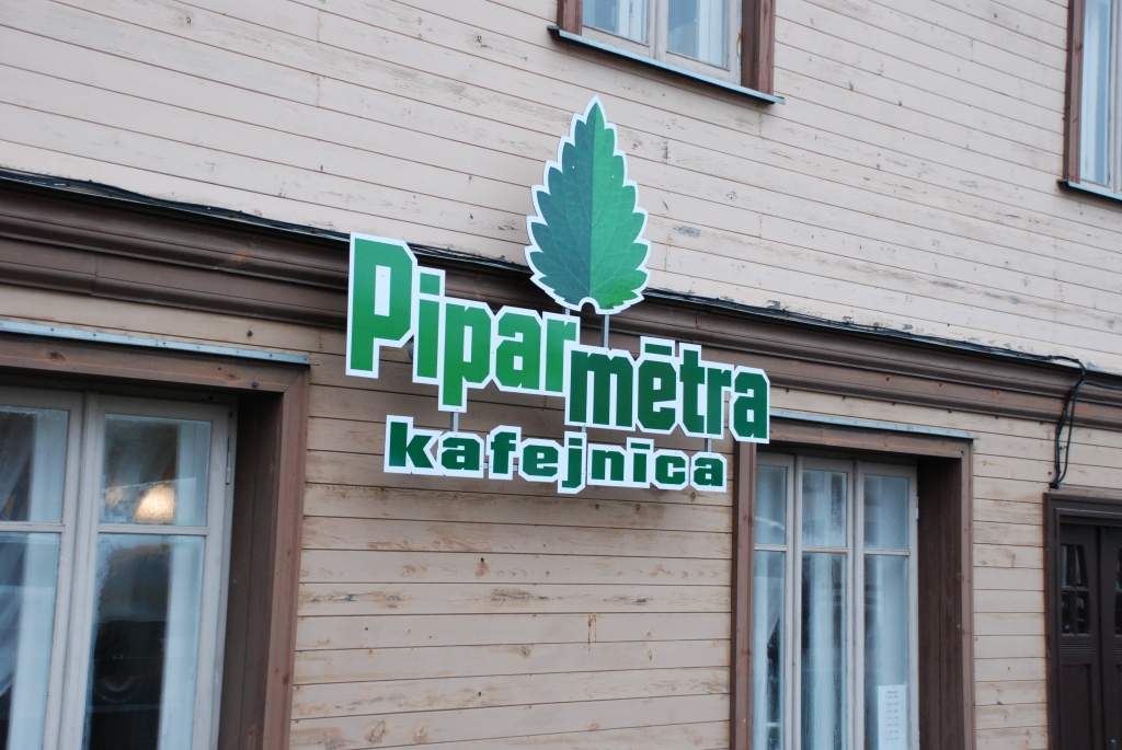 Atver ģimenes kafejnīcu “Piparmētra”