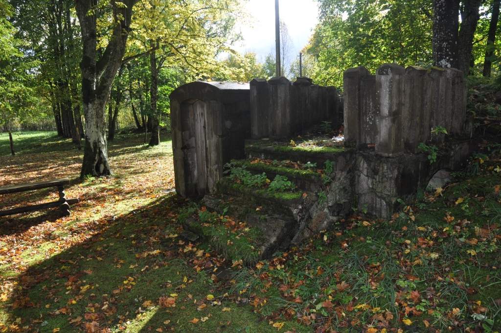 Blakus centram, bet bez ciema statusa