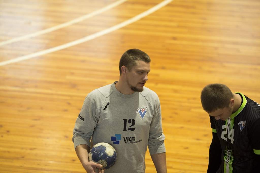 FOTO: "Vaiņodes" handbolisti piedzīvo sagrāvi pret Dobeles "Tenax"