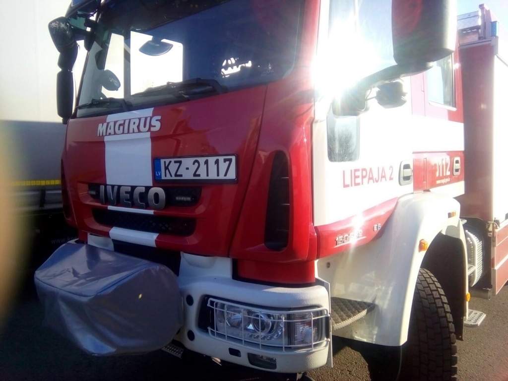 Liepājas ugunsdzēsēji saņēmuši jaunu autocisternu