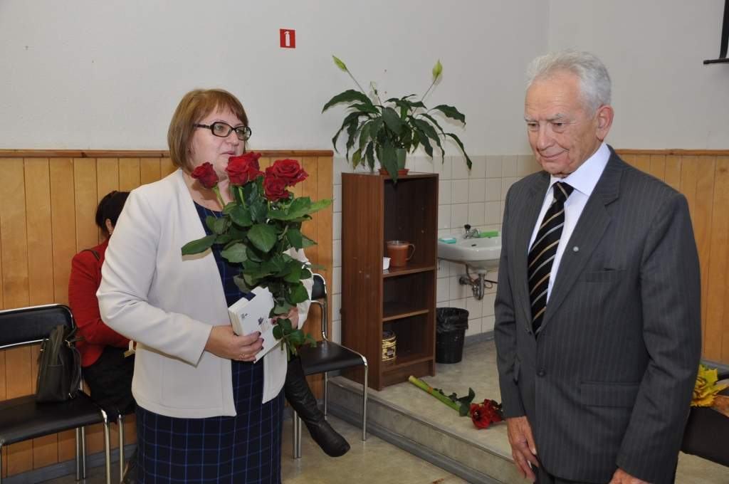 FOTO: 80. jubilejā sveic LiepU docentu Kārli Dobeli