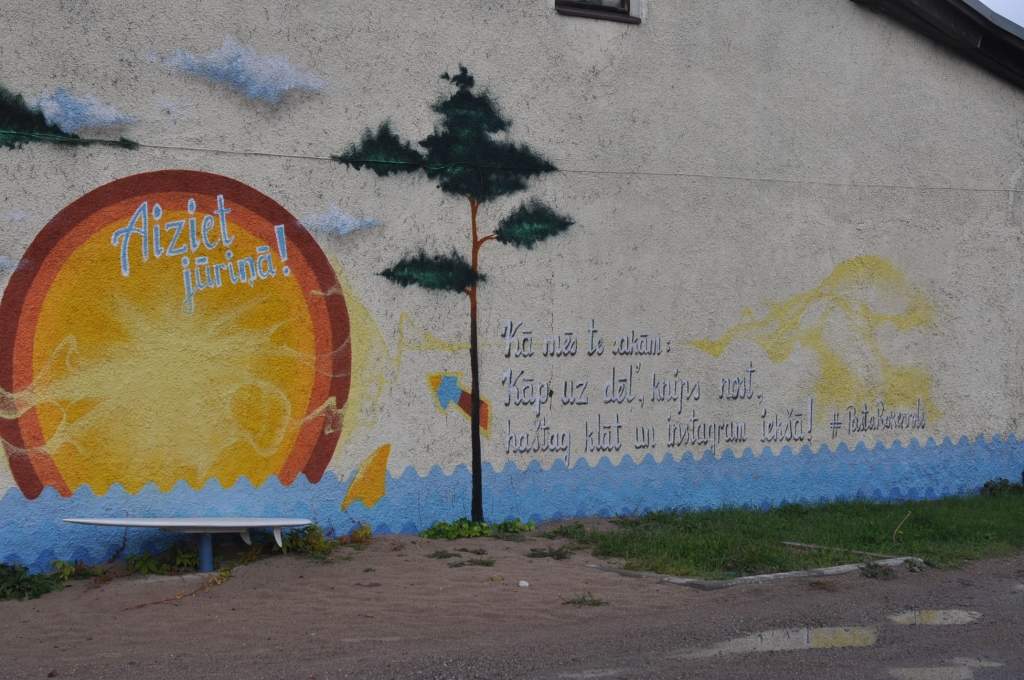 Apglezno pasta ēku par godu tūristiem