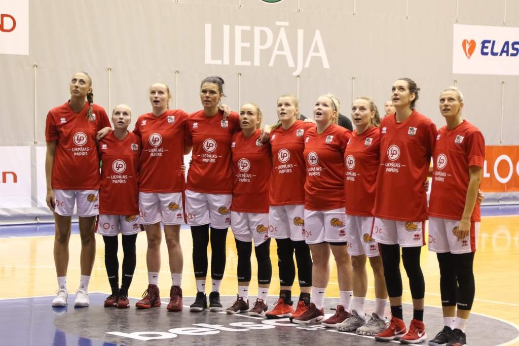 FOTO: "Liepājas papīrs"/LSSS un RSU basketbolistes tiek pie uzvarām apvienotā čempionāta mačos