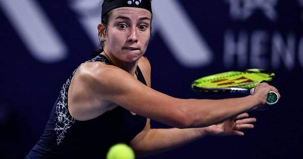 Sevastova uzvar arī Strīcovu, sasniedzot "WTA Elite Trophy" turnīra pusfinālu