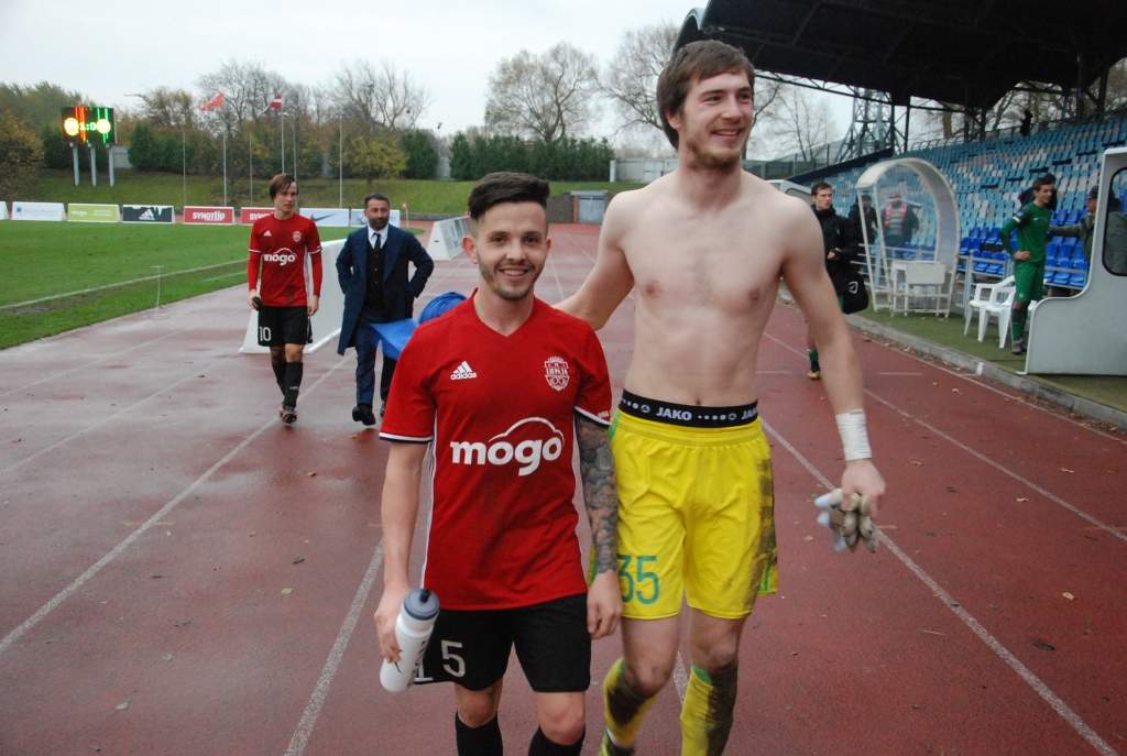 FOTO: "Liepājai/Mogo" virslīgā sudraba godalgas; fani pateicas par sezonu