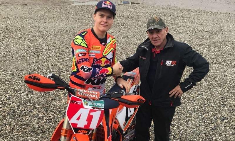 Jonass ticis pie jauna trenera