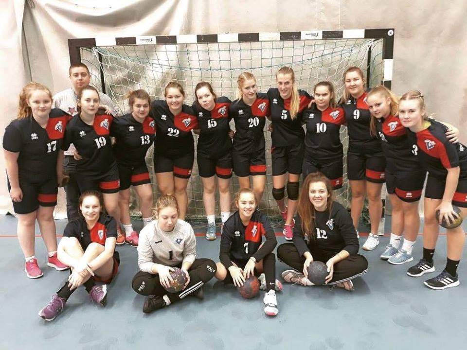 "Vaiņodes" handbolistes izcīna sudraba medaļas starptautiskā turnīrā Somijā