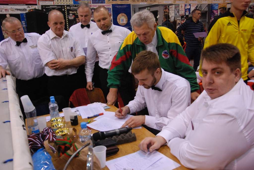 FOTO.VIDEO: Bokseri cīnās par Liepājas čempiona tituliem