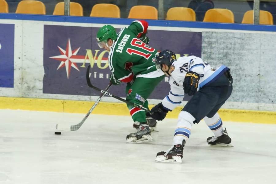 FOTO: "Rīgas" hokejisti pamatlaika beigās iemet trīs vārtus un OHL mačā atņem punktu "Liepāja"/"Optibet"