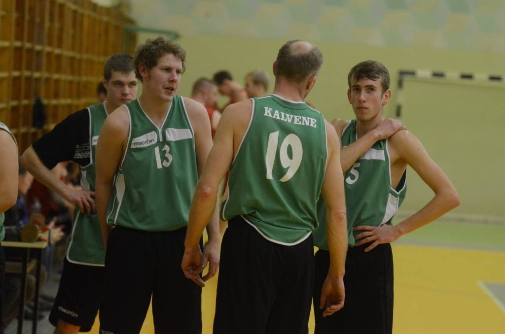 "Apriķi" un "Kalvene" ar uzvaru uzsāk Aizputes novada čempionātu basketbolā