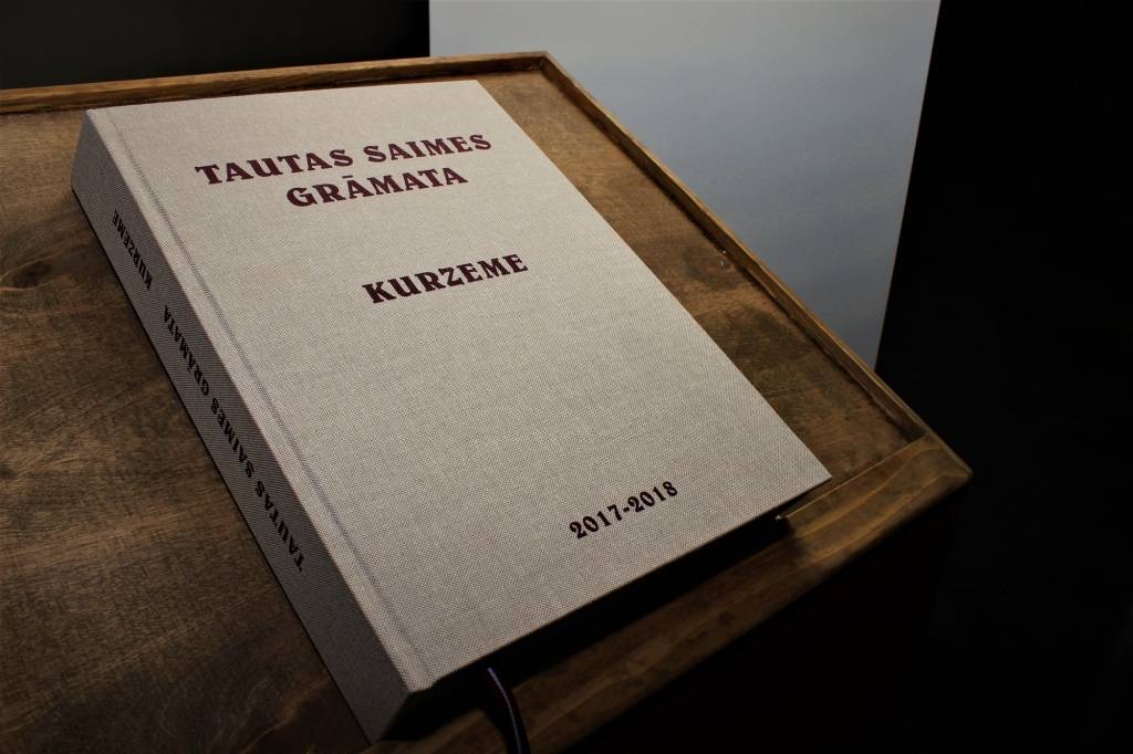 “Tautas Saimes grāmata” apceļo Latviju