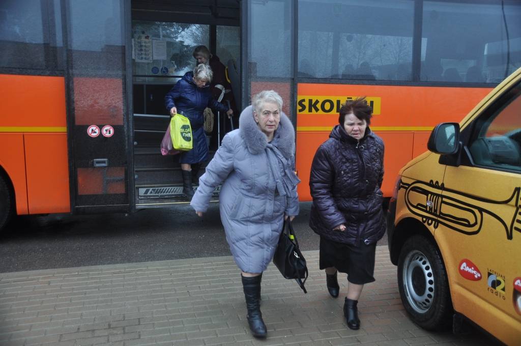 FOTO: Durbes novada seniori iedanco gadu miju