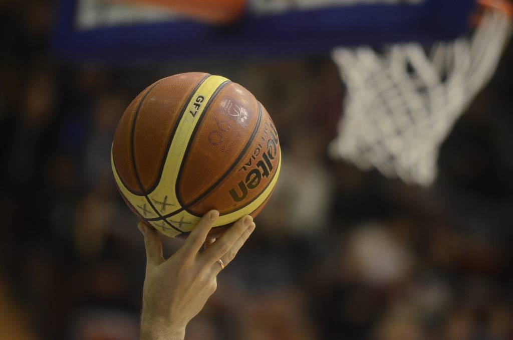 "Kalvenes" basketbolisti pārliecinoši uzvar "Aizputes vidusskolu"