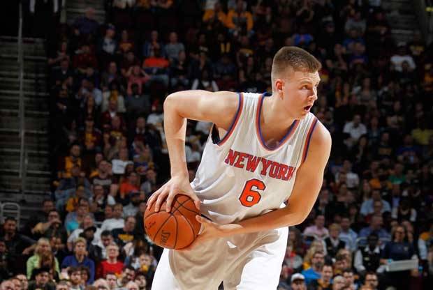 Porziņģa 37+11 kaldina "Knicks" uzvaru pagarinājumā pār "Lakers"